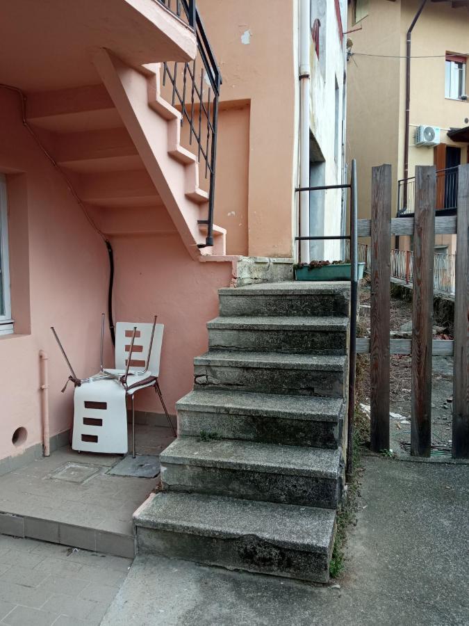 Appartamento Cute Little Flat With View, 20 Mins To Bgy Airport Pradalunga Esterno foto