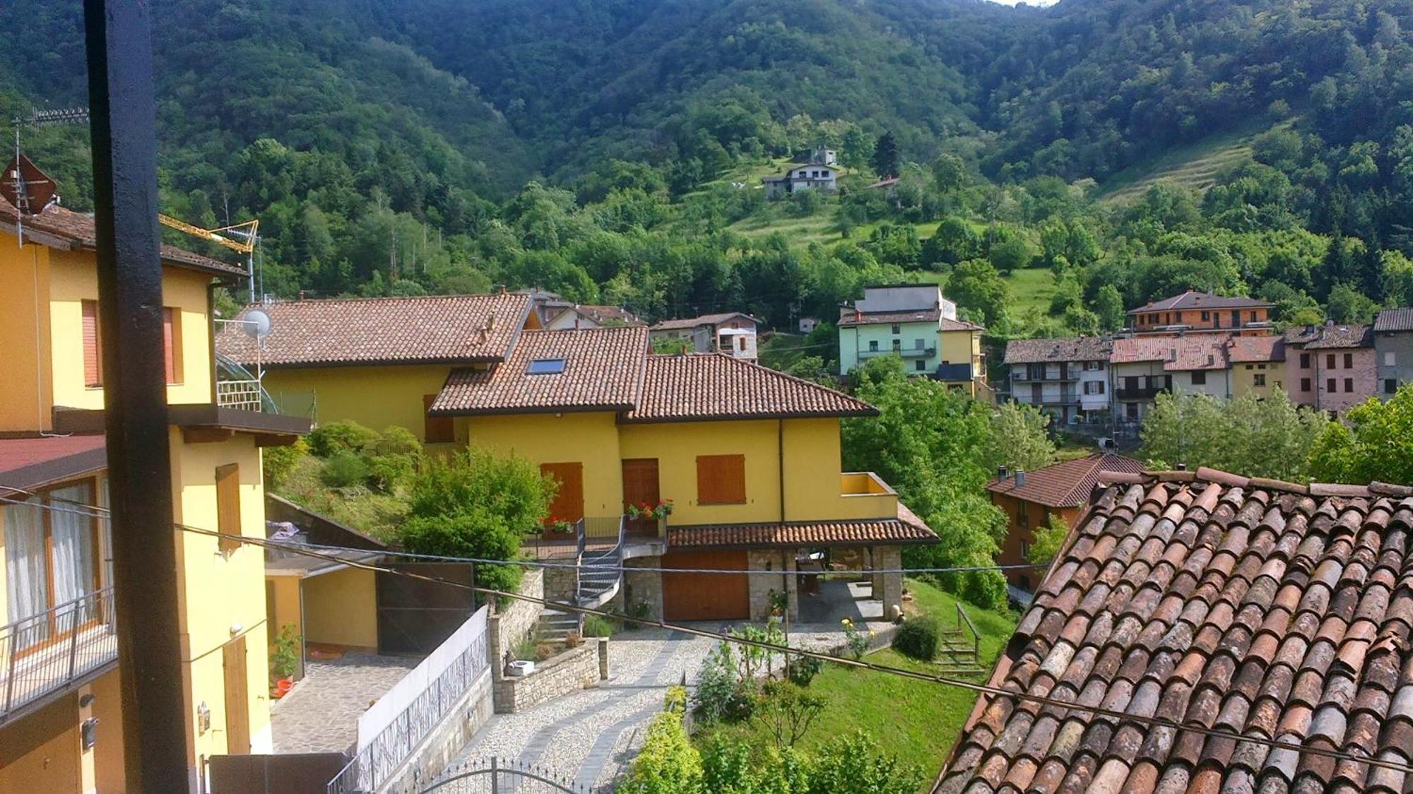 Appartamento Cute Little Flat With View, 20 Mins To Bgy Airport Pradalunga Esterno foto